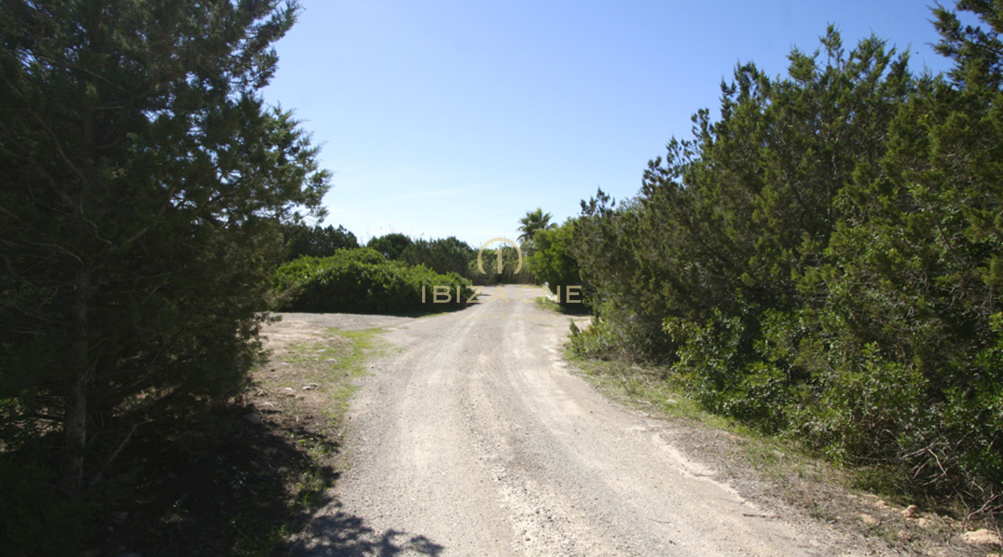 Luxusvilla in erster Meereslinie mit Meerzugang in Cala Jondal zu verkaufen – Villa in erster Meereslinie, direkt am Wasser, Ibiza – Luxusvilla in erster Meereslinie mit Meerzugang in Cala Jondal zu vermieten – Villa in erster Meereslinie, direkt am Wasser, Ibiza