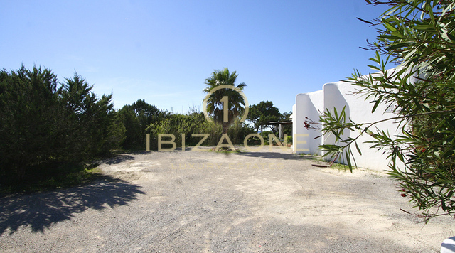 Villa de luxe en première ligne de mer avec accès à la mer à Cala Jondal à vendre - première ligne de mer - villa pieds dans l'eau, Ibiza - Villa de luxe en première ligne de mer avec accès à la mer à Cala Jondal à louer - première ligne de mer - villa pieds dans l'eau, Ibiza