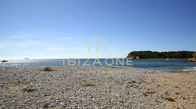 Villa di lusso in prima linea sul mare con accesso al mare a Cala Jondal in vendita - prima linea sul mare - villa sul lungomare, Ibiza - Villa di lusso in prima linea sul mare con accesso al mare a Cala Jondal in affitto - prima linea sul mare - villa sul lungomare, Ibiza