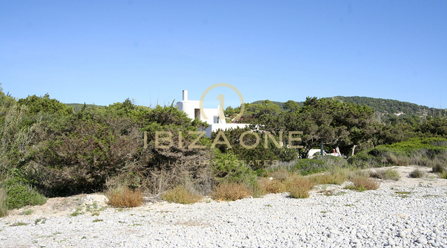 Villa de luxe en première ligne de mer avec accès à la mer à Cala Jondal à vendre - première ligne de mer - villa pieds dans l'eau, Ibiza - Villa de luxe en première ligne de mer avec accès à la mer à Cala Jondal à louer - première ligne de mer - villa pieds dans l'eau, Ibiza
