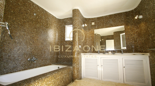 Luxe villa direct aan zee met toegang tot de zee in Cala Jondal te koop - villa direct aan zee - villa aan het water, Ibiza - Luxe villa direct aan zee met toegang tot de zee in Cala Jondal te huur - villa direct aan zee - villa aan het water, Ibiza