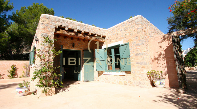 Luxuriöses, geräumiges Anwesen/Villa in erster Meereslinie mit Haupthaus, Gästehaus, 2 Pools und privatem Meerzugang zu verkaufen, Ibiza - Luxuriöses, geräumiges Anwesen/Villa in erster Meereslinie mit Haupthaus, Gästehaus, 2 Pools und privatem Meerzugang zu vermieten, Ibiza