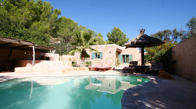 Luxury spacious frontline property / villa with a main house, guest house and 2 pools and private sea access for sale, Ibiza - Luxury spacious frontline property / villa with a main house, guest house and 2 pools and private sea access for rent, Ibiza