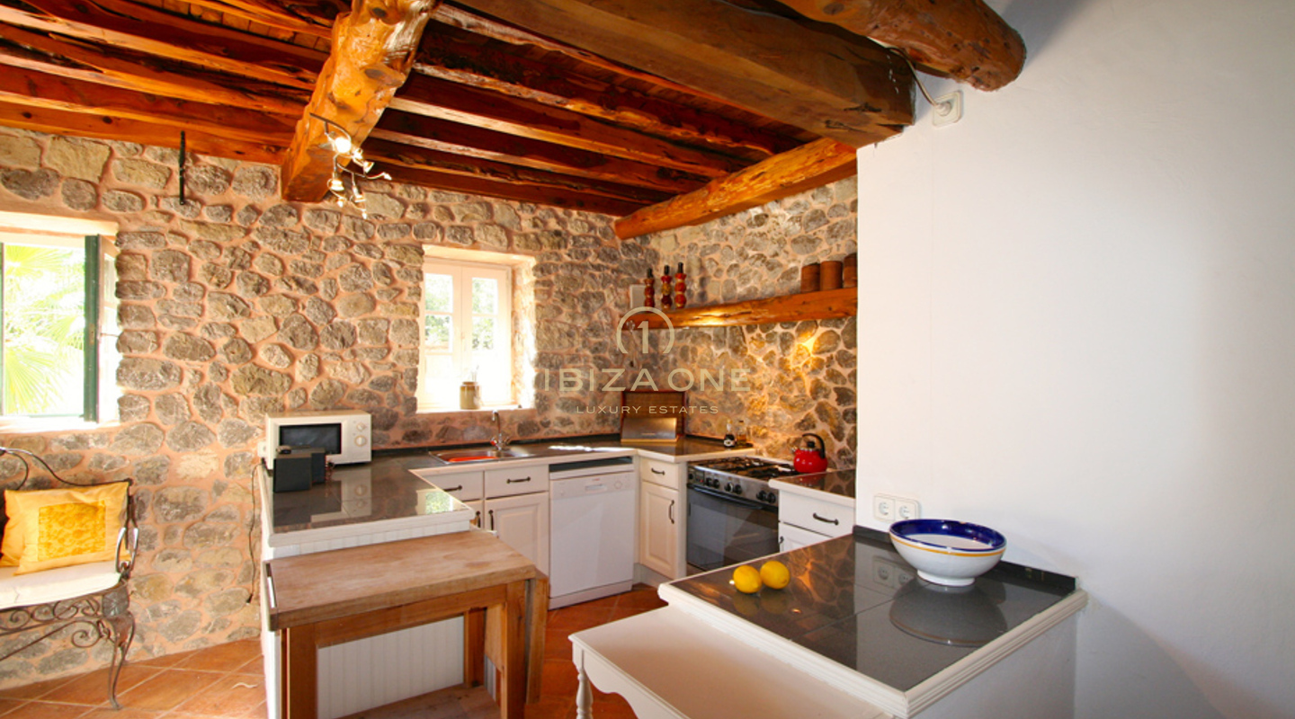 Luxuriöses, geräumiges Anwesen/Villa in erster Meereslinie mit Haupthaus, Gästehaus, 2 Pools und privatem Meerzugang zu verkaufen, Ibiza - Luxuriöses, geräumiges Anwesen/Villa in erster Meereslinie mit Haupthaus, Gästehaus, 2 Pools und privatem Meerzugang zu vermieten, Ibiza