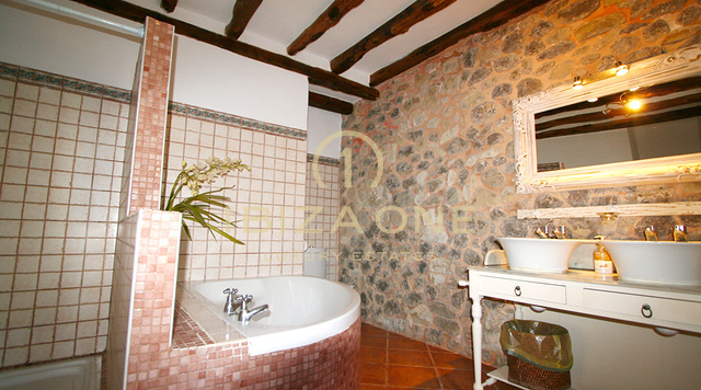 Luxuriöses, geräumiges Anwesen/Villa in erster Meereslinie mit Haupthaus, Gästehaus, 2 Pools und privatem Meerzugang zu verkaufen, Ibiza - Luxuriöses, geräumiges Anwesen/Villa in erster Meereslinie mit Haupthaus, Gästehaus, 2 Pools und privatem Meerzugang zu vermieten, Ibiza