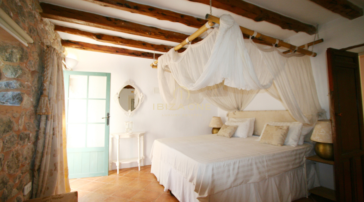 Luxuriöses, geräumiges Anwesen/Villa in erster Meereslinie mit Haupthaus, Gästehaus, 2 Pools und privatem Meerzugang zu verkaufen, Ibiza - Luxuriöses, geräumiges Anwesen/Villa in erster Meereslinie mit Haupthaus, Gästehaus, 2 Pools und privatem Meerzugang zu vermieten, Ibiza