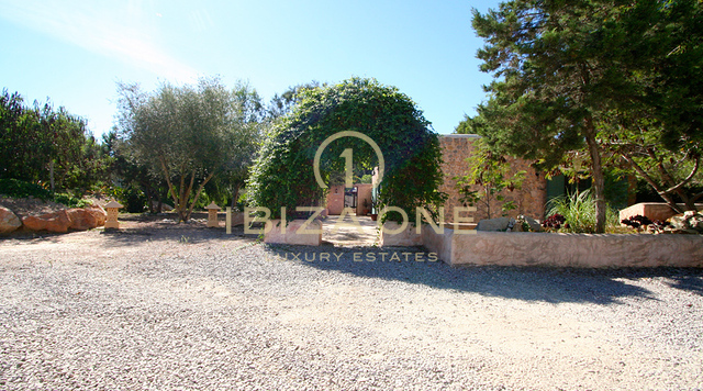 Luxuriöses, geräumiges Anwesen/Villa in erster Meereslinie mit Haupthaus, Gästehaus, 2 Pools und privatem Meerzugang zu verkaufen, Ibiza - Luxuriöses, geräumiges Anwesen/Villa in erster Meereslinie mit Haupthaus, Gästehaus, 2 Pools und privatem Meerzugang zu vermieten, Ibiza