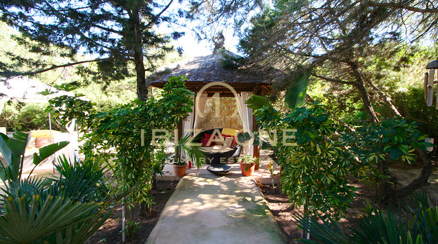 Luxe ruime villa aan de frontlinie met hoofdhuis, gastenverblijf, 2 zwembaden en privétoegang tot de zee te koop, Ibiza - Luxe ruime villa aan de frontlinie met hoofdhuis, gastenverblijf, 2 zwembaden en privétoegang tot de zee te huur, Ibiza