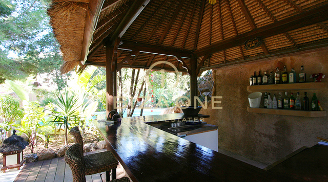 Luxuriöses, geräumiges Anwesen/Villa in erster Meereslinie mit Haupthaus, Gästehaus, 2 Pools und privatem Meerzugang zu verkaufen, Ibiza - Luxuriöses, geräumiges Anwesen/Villa in erster Meereslinie mit Haupthaus, Gästehaus, 2 Pools und privatem Meerzugang zu vermieten, Ibiza