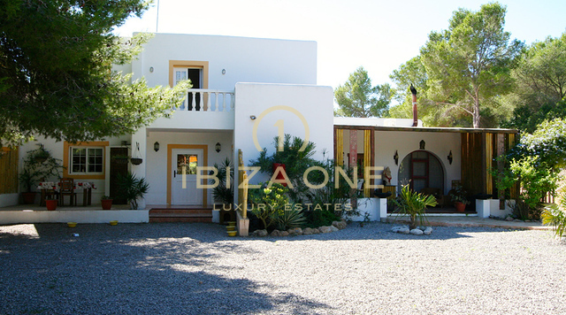 Lussuosa e spaziosa proprietà/villa in prima linea con casa principale, dependance, 2 piscine e accesso privato al mare in vendita, Ibiza - Lussuosa e spaziosa proprietà/villa in prima linea con casa principale, dependance, 2 piscine e accesso privato al mare in affitto, Ibiza