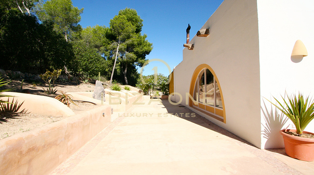 Luxuriöses, geräumiges Anwesen/Villa in erster Meereslinie mit Haupthaus, Gästehaus, 2 Pools und privatem Meerzugang zu verkaufen, Ibiza - Luxuriöses, geräumiges Anwesen/Villa in erster Meereslinie mit Haupthaus, Gästehaus, 2 Pools und privatem Meerzugang zu vermieten, Ibiza