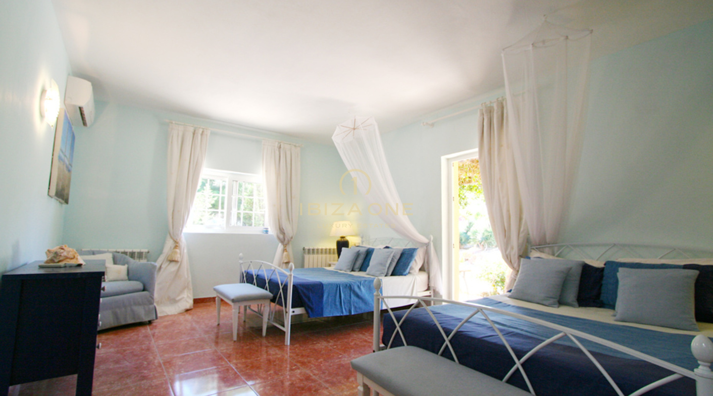 Luxe ruime villa aan de frontlinie met hoofdhuis, gastenverblijf, 2 zwembaden en privétoegang tot de zee te koop, Ibiza - Luxe ruime villa aan de frontlinie met hoofdhuis, gastenverblijf, 2 zwembaden en privétoegang tot de zee te huur, Ibiza
