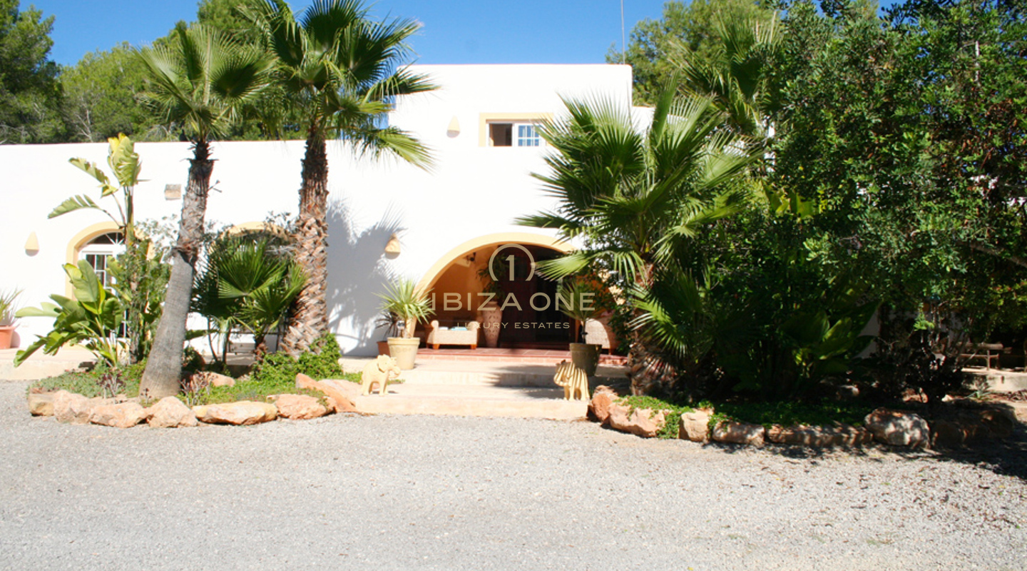 Propriété / villa de luxe spacieuse en première ligne avec une maison principale, une maison d'hôtes et 2 piscines et accès privé à la mer à vendre, Ibiza - Propriété / villa de luxe spacieuse en première ligne avec une maison principale, une maison d'hôtes et 2 piscines et accès privé à la mer à louer, Ibiza
