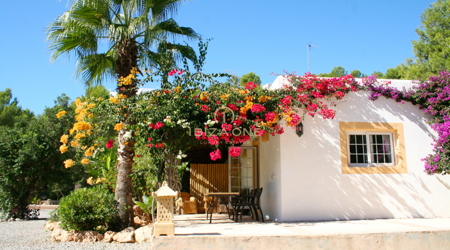 Luxe ruime villa aan de frontlinie met hoofdhuis, gastenverblijf, 2 zwembaden en privétoegang tot de zee te koop, Ibiza - Luxe ruime villa aan de frontlinie met hoofdhuis, gastenverblijf, 2 zwembaden en privétoegang tot de zee te huur, Ibiza