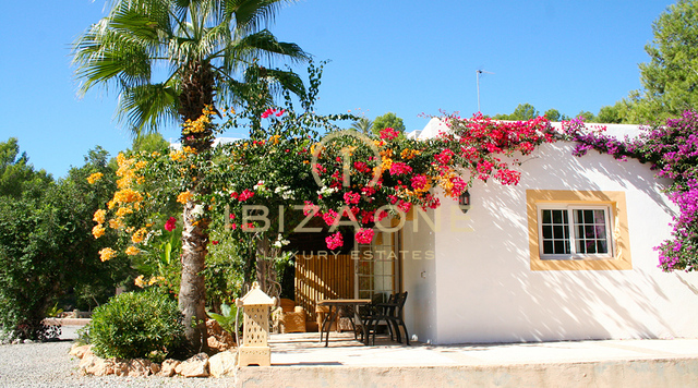 Luxe ruime villa aan de frontlinie met hoofdhuis, gastenverblijf, 2 zwembaden en privétoegang tot de zee te koop, Ibiza - Luxe ruime villa aan de frontlinie met hoofdhuis, gastenverblijf, 2 zwembaden en privétoegang tot de zee te huur, Ibiza
