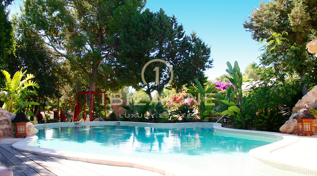 Luxury spacious frontline property / villa with a main house, guest house and 2 pools and private sea access for sale, Ibiza - Luxury spacious frontline property / villa with a main house, guest house and 2 pools and private sea access for rent, Ibiza