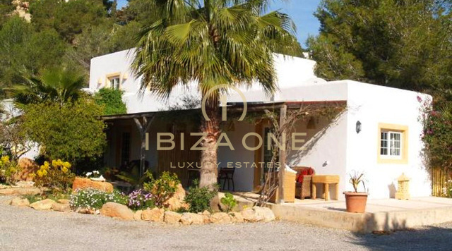Luxury spacious frontline property / villa with a main house, guest house and 2 pools and private sea access for sale, Ibiza - Luxury spacious frontline property / villa with a main house, guest house and 2 pools and private sea access for rent, Ibiza