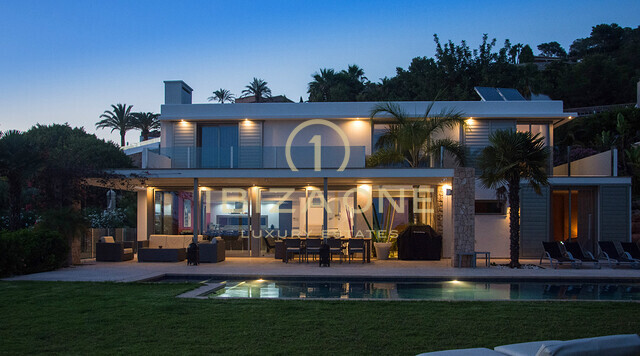 Villa de luxe moderne dans la prestigieuse communauté fermée de Can Rimbau avec des vues panoramiques fantastiques à louer, Ibiza