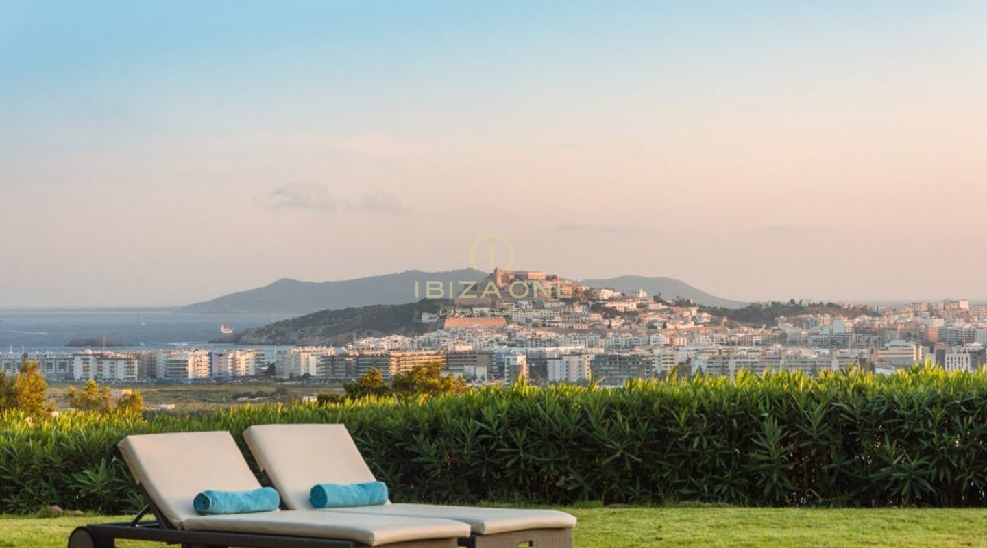 Modern luxury villa in the prestigious gated community of Can Rimbau with fantastic panoramic views for rent, Ibiza