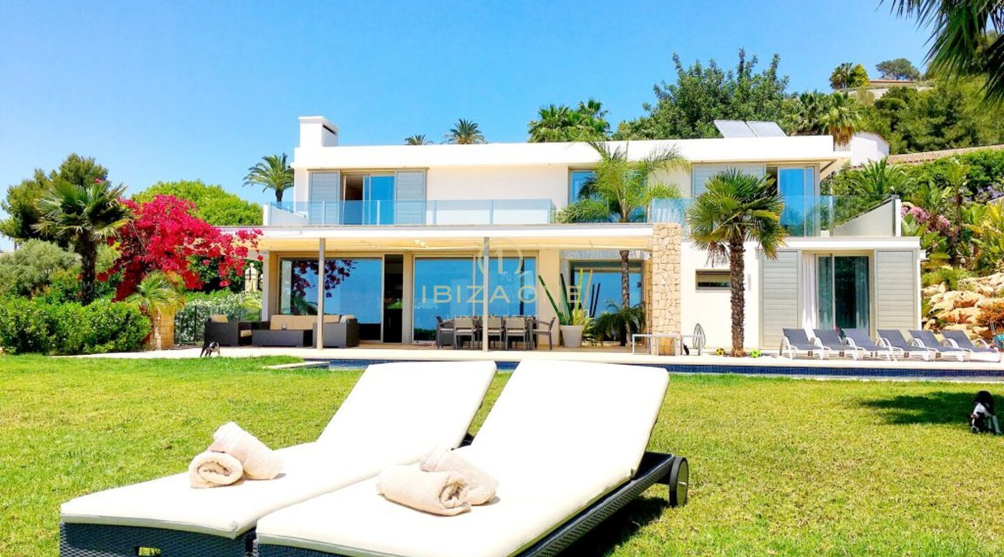 Moderna villa di lusso nella prestigiosa comunità recintata di Can Rimbau con fantastica vista panoramica in affitto, Ibiza