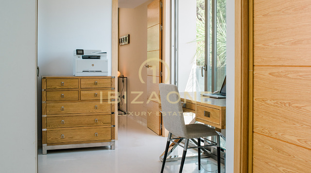 Moderne luxe villa in de prestigieuze gated community van Can Rimbau met fantastisch panoramisch uitzicht te huur, Ibiza