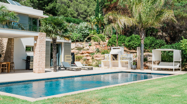 Modern luxury villa in the prestigious gated community of Can Rimbau with fantastic panoramic views for rent, Ibiza