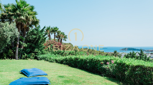 Modern luxury villa in the prestigious gated community of Can Rimbau with fantastic panoramic views for rent, Ibiza