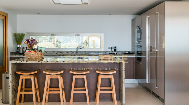 Moderna villa de lujo en la prestigiosa comunidad cerrada de Can Rimbau con fantásticas vistas panorámicas en alquiler, Ibiza