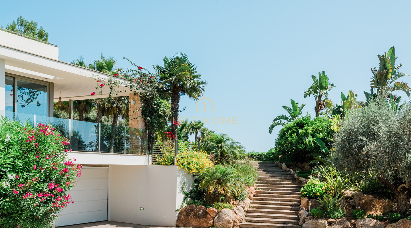 Moderne luxe villa in de prestigieuze gated community van Can Rimbau met fantastisch panoramisch uitzicht te huur, Ibiza