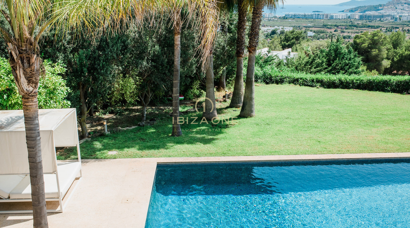 Modern luxury villa in the prestigious gated community of Can Rimbau with fantastic panoramic views for rent, Ibiza
