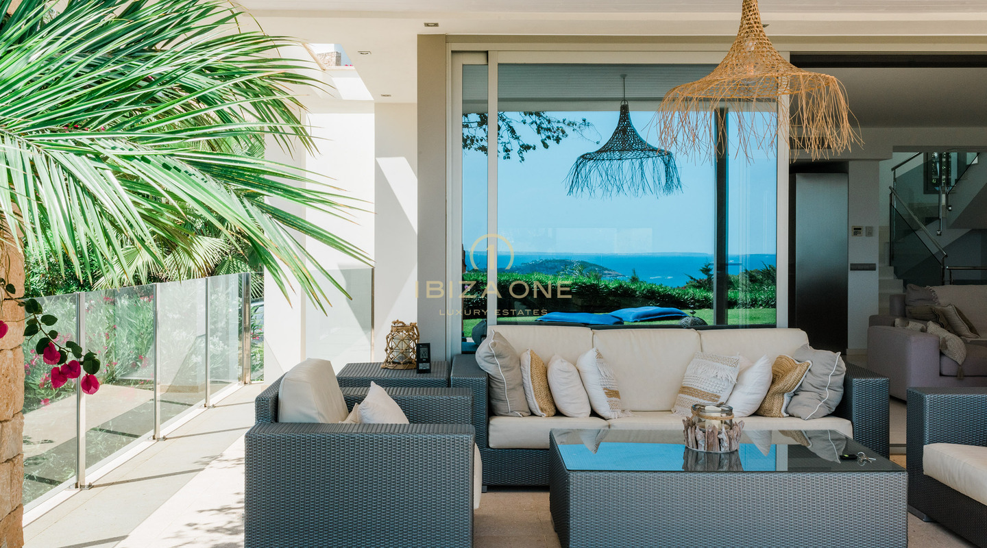 Moderne luxe villa in de prestigieuze gated community van Can Rimbau met fantastisch panoramisch uitzicht te huur, Ibiza