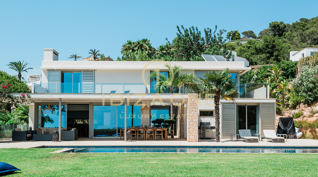 Moderne luxe villa in de prestigieuze gated community van Can Rimbau met fantastisch panoramisch uitzicht te huur, Ibiza