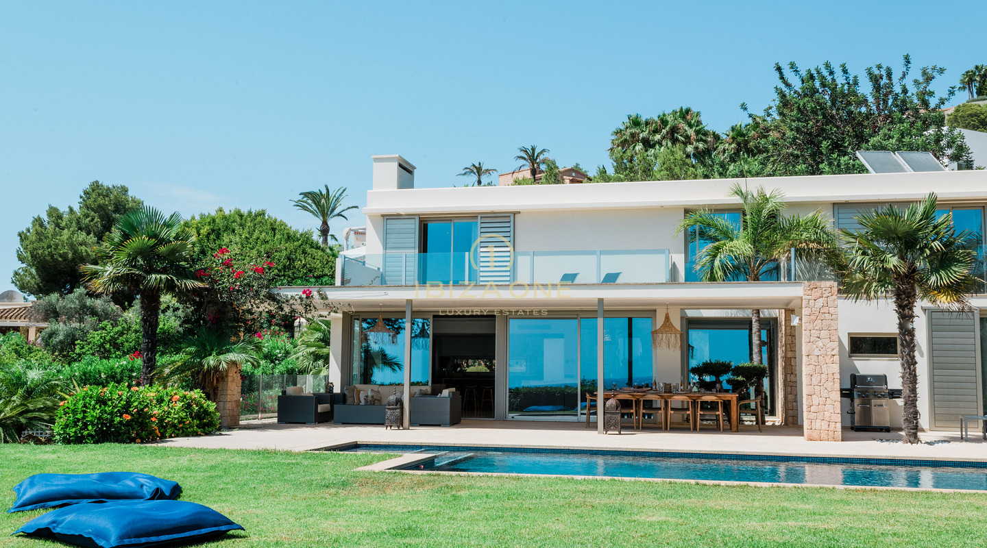 Moderne Luxusvilla in der renommierten Wohnanlage Can Rimbau mit fantastischem Panoramablick zu vermieten, Ibiza