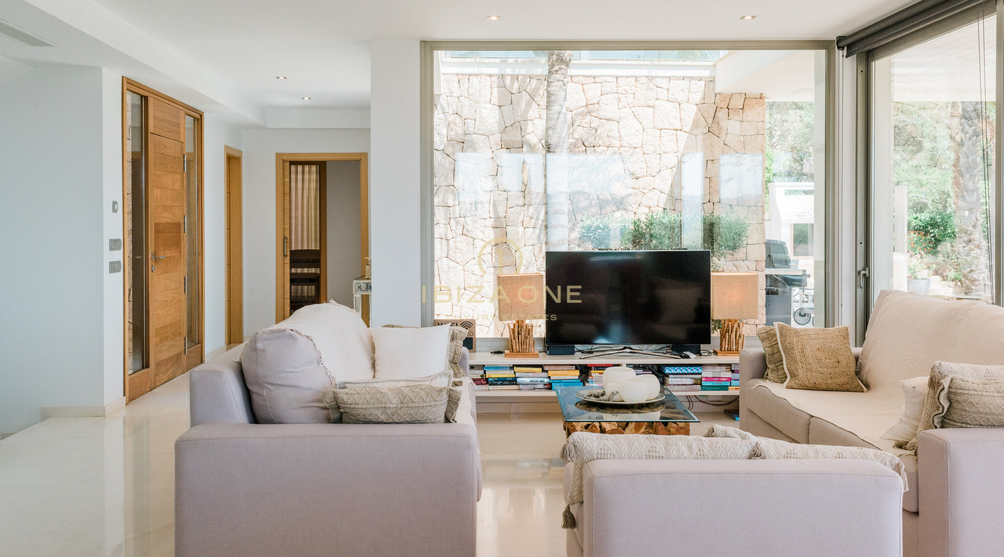 Moderne Luxusvilla in der renommierten Wohnanlage Can Rimbau mit fantastischem Panoramablick zu vermieten, Ibiza