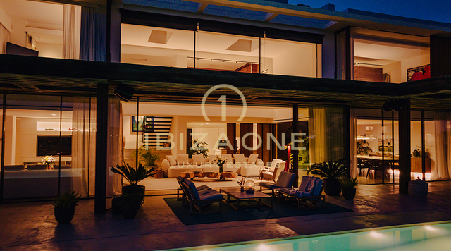 Exclusiva villa en primera línea con acceso directo al mar en alquiler