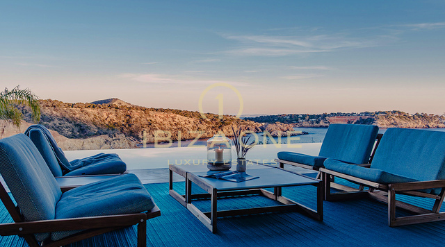 Exclusiva villa en primera línea con acceso directo al mar en alquiler