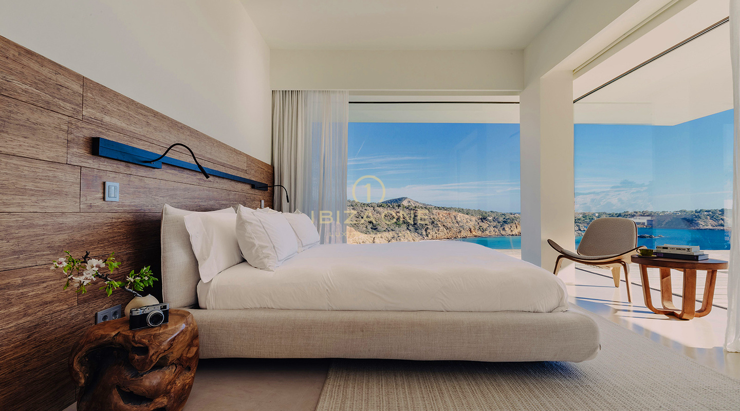 Esclusiva villa prima linea con accesso diretto al mare in affitto