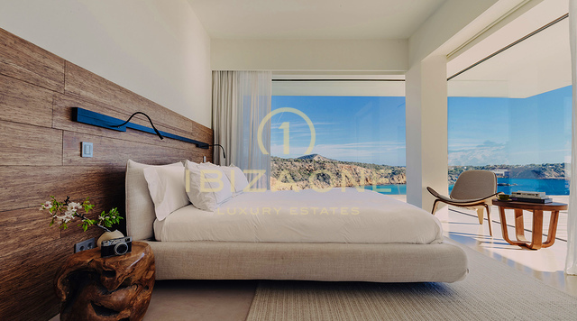 Exclusiva villa en primera línea con acceso directo al mar en alquiler