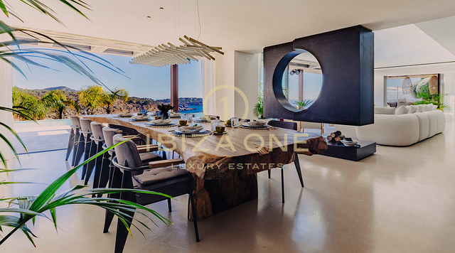 Exclusieve frontlinie villa met directe toegang tot de zee te huur