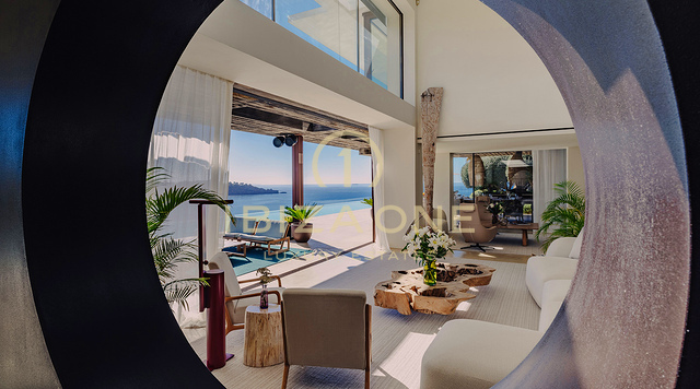 Exclusiva villa en primera línea con acceso directo al mar en alquiler