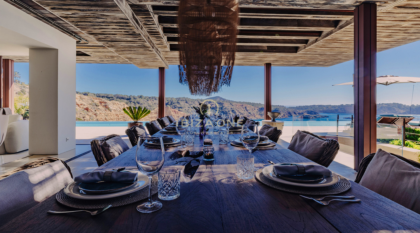 Exclusiva villa en primera línea con acceso directo al mar en alquiler