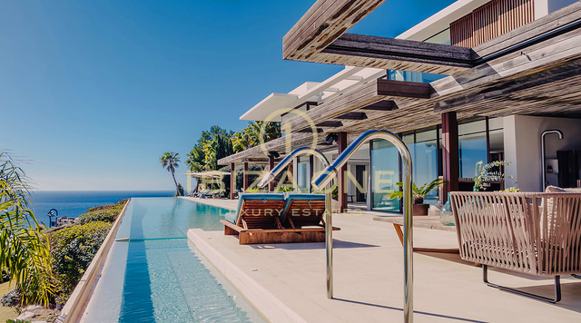 Exclusieve frontlinie villa met directe toegang tot de zee te huur