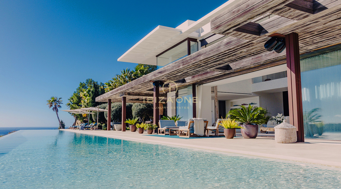 Esclusiva villa prima linea con accesso diretto al mare in affitto