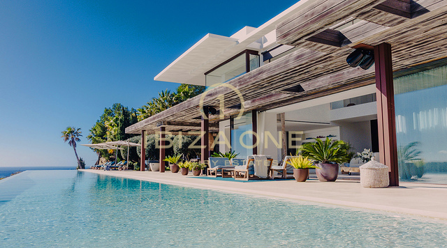 Exclusiva villa en primera línea con acceso directo al mar en alquiler