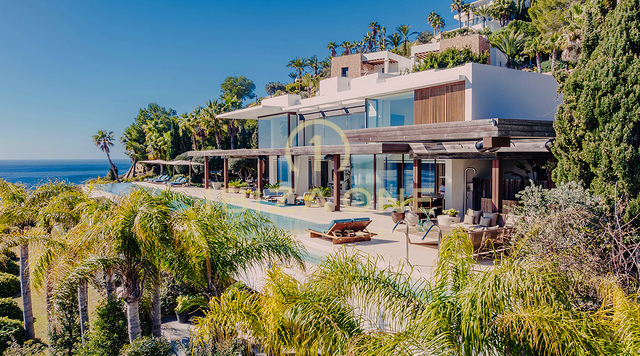 Exclusiva villa en primera línea con acceso directo al mar en alquiler