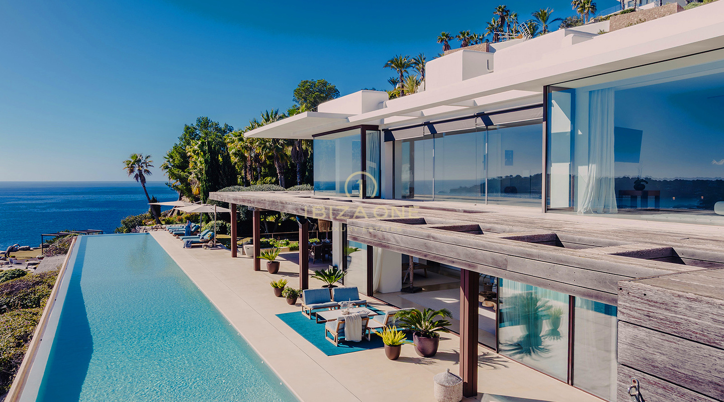 Esclusiva villa prima linea con accesso diretto al mare in affitto
