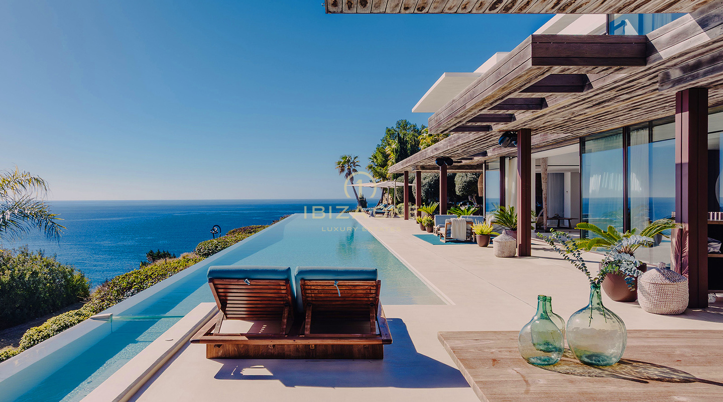 Esclusiva villa prima linea con accesso diretto al mare in affitto