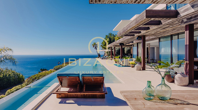 Exclusiva villa en primera línea con acceso directo al mar en alquiler