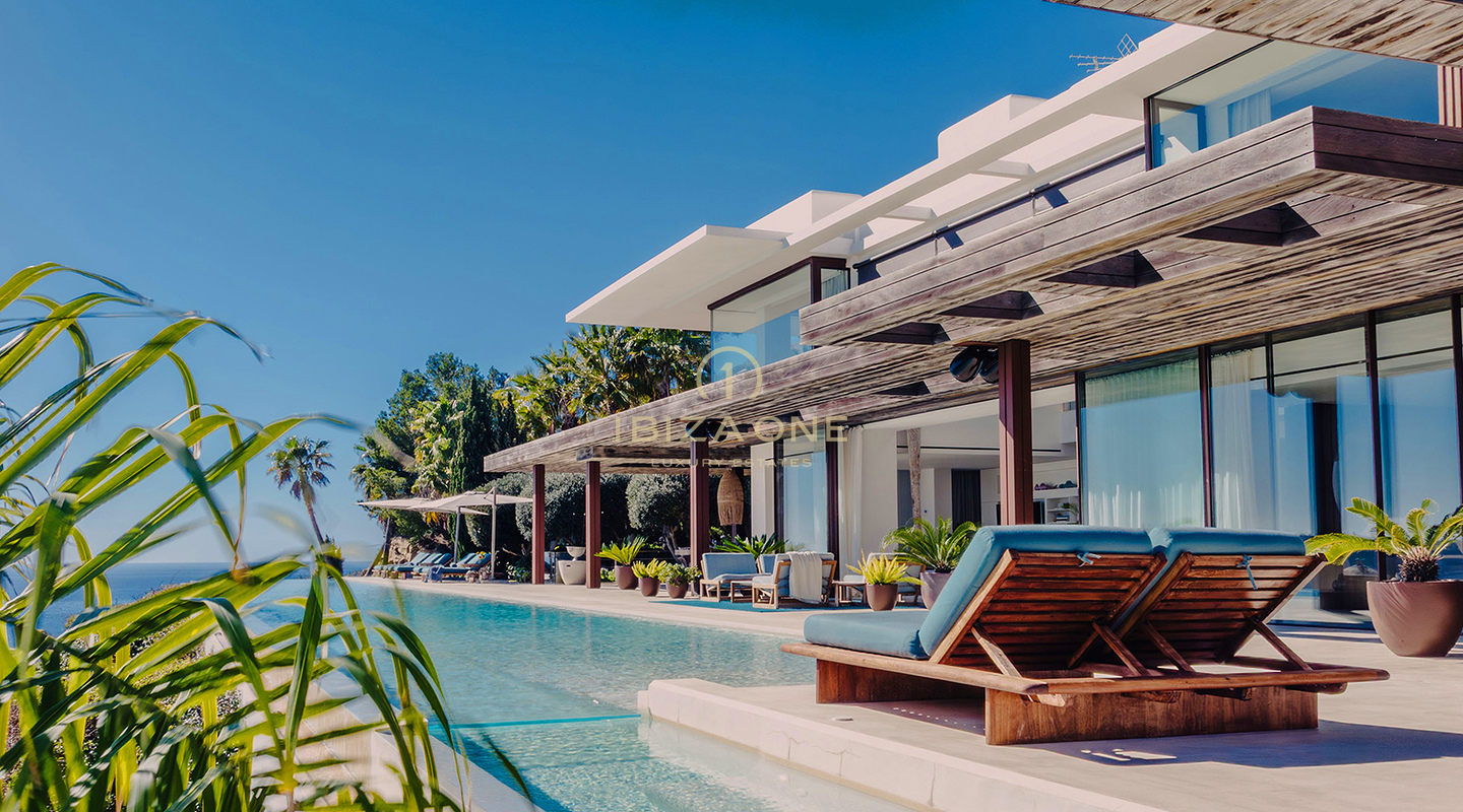 Exclusiva villa en primera línea con acceso directo al mar en alquiler
