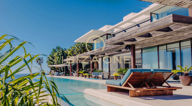 Exclusieve frontlinie villa met directe toegang tot de zee te huur